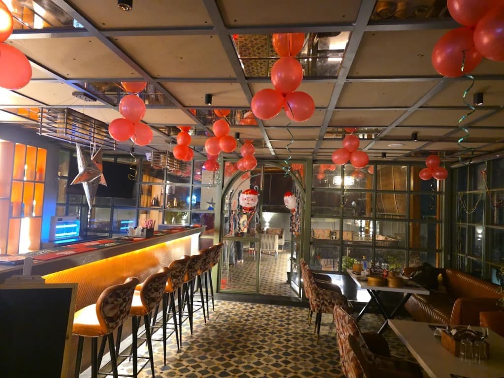 Townscape Rooftop Restaurant Bar Lounge Ambiance